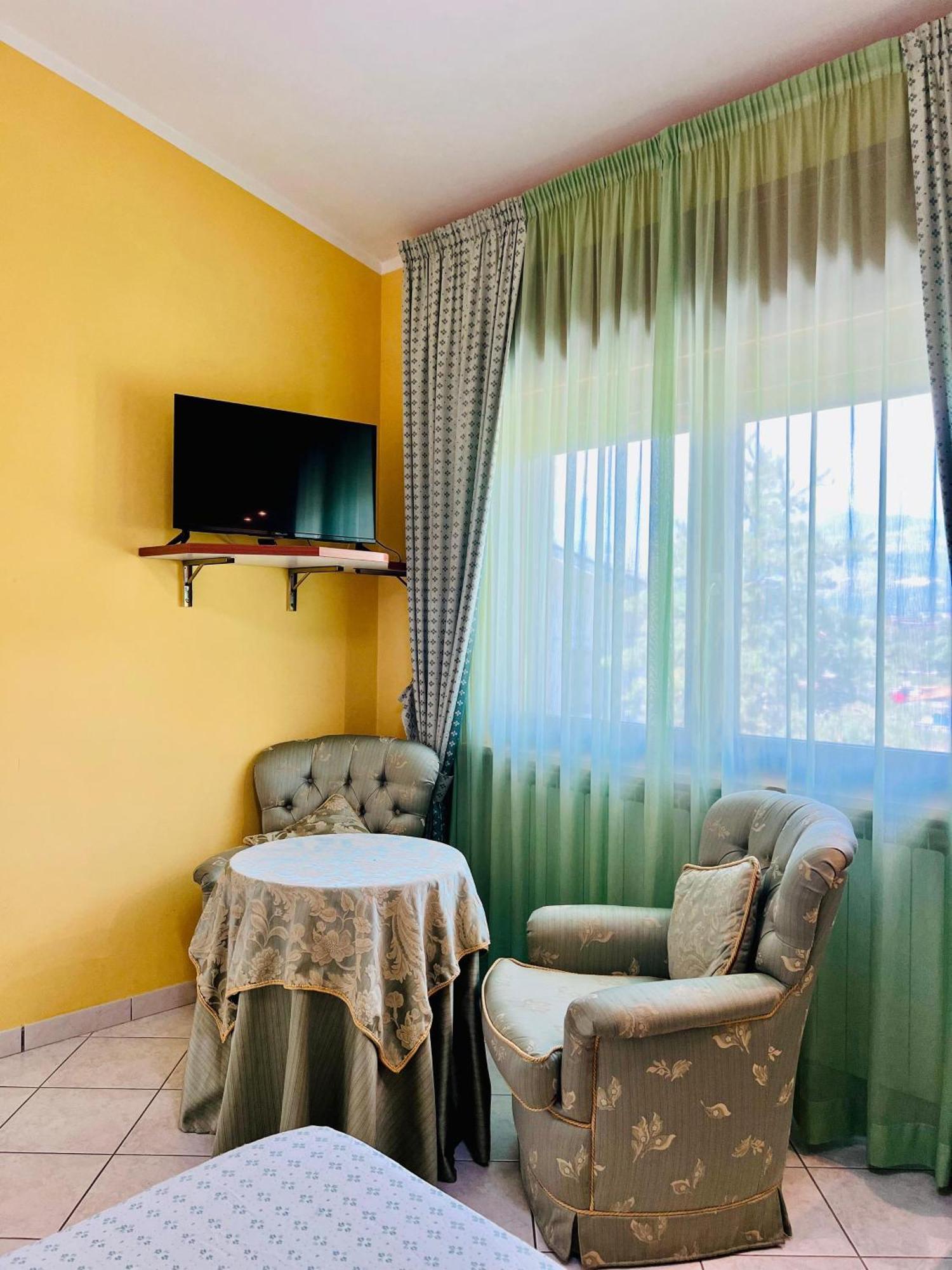 Hotel Paradiso เชลาโน ภายนอก รูปภาพ
