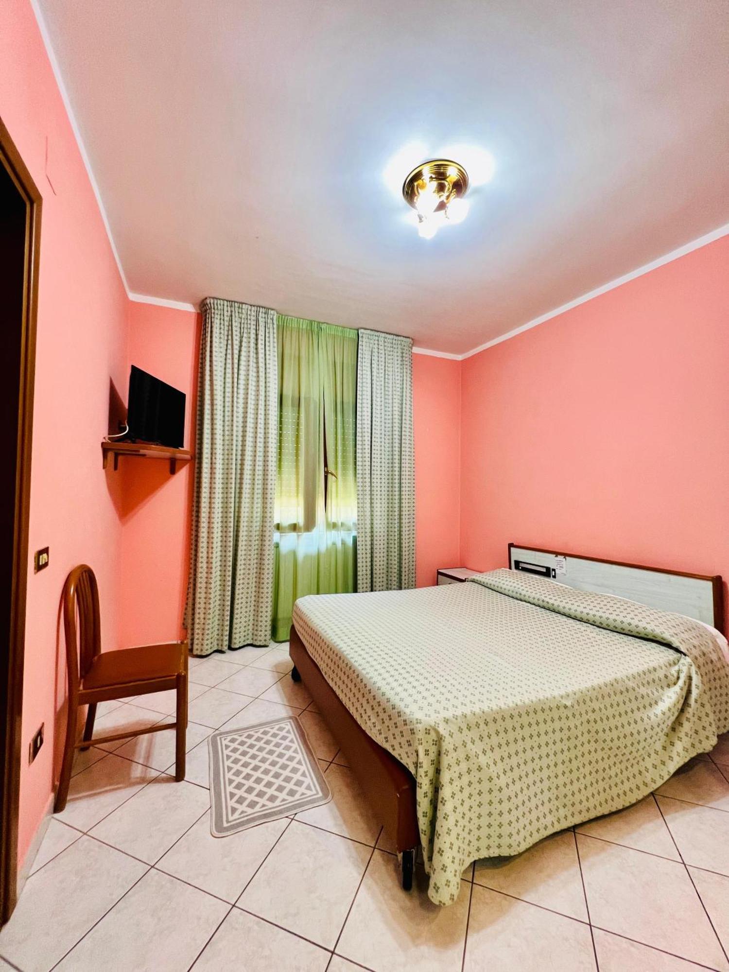 Hotel Paradiso เชลาโน ภายนอก รูปภาพ
